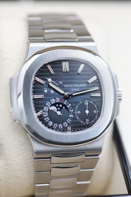 Patek Philippe Nautilus 5712/1A-001 Image 2